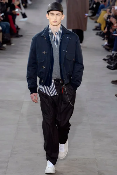 Look 16